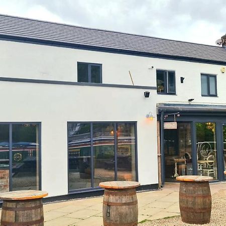 The Waterside Bar, Rooms & Restaurant Swinton  Esterno foto