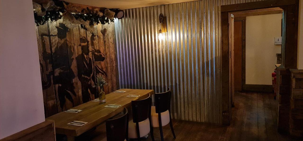The Waterside Bar, Rooms & Restaurant Swinton  Esterno foto