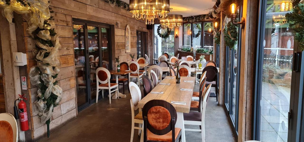 The Waterside Bar, Rooms & Restaurant Swinton  Esterno foto