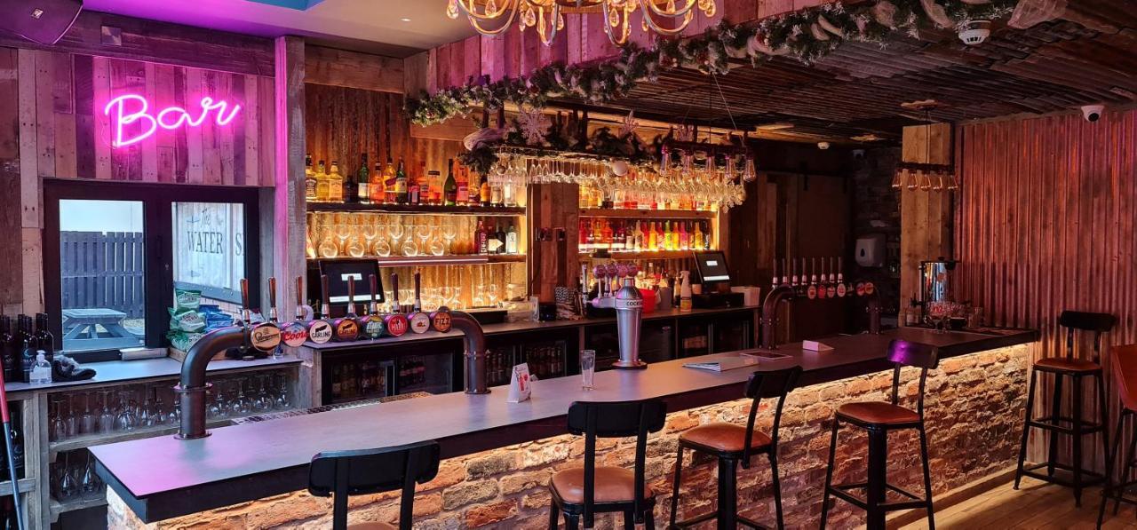 The Waterside Bar, Rooms & Restaurant Swinton  Esterno foto