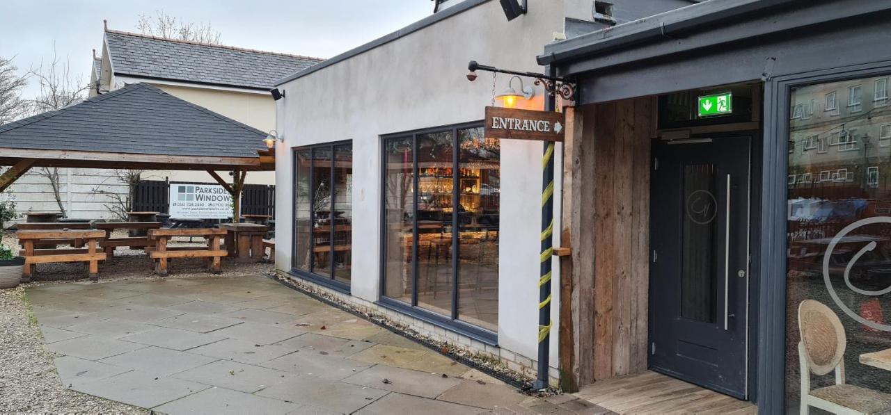 The Waterside Bar, Rooms & Restaurant Swinton  Esterno foto