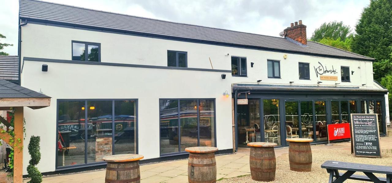 The Waterside Bar, Rooms & Restaurant Swinton  Esterno foto