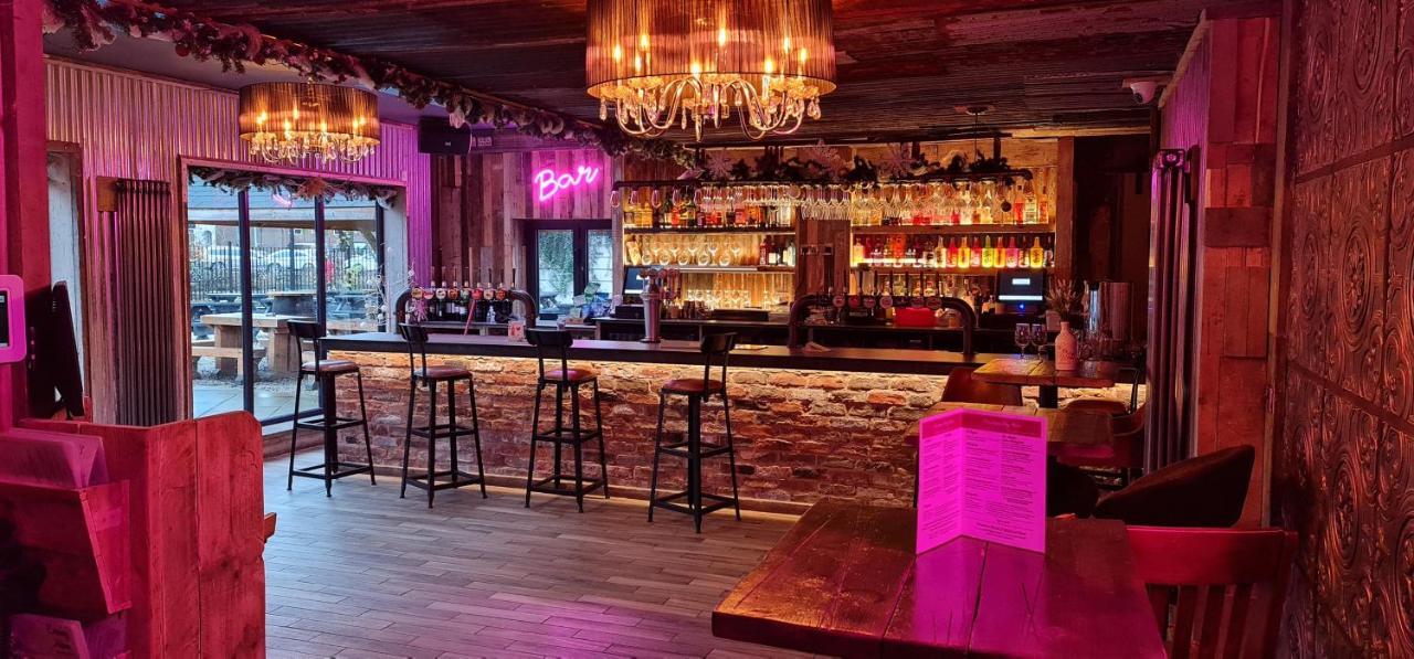The Waterside Bar, Rooms & Restaurant Swinton  Esterno foto
