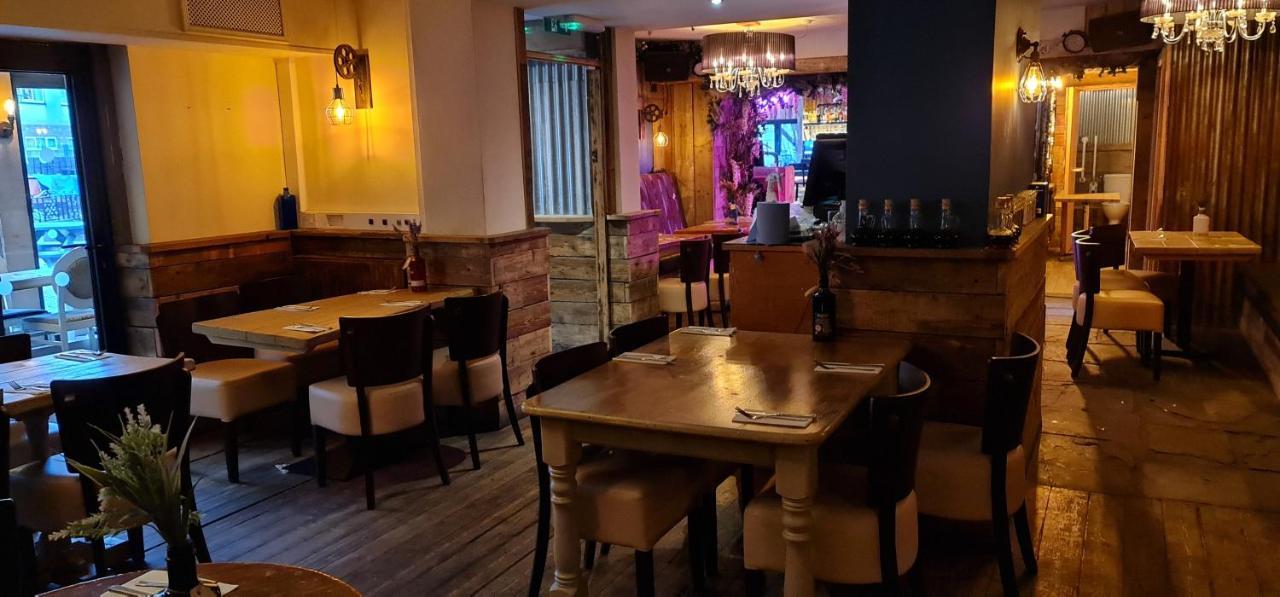 The Waterside Bar, Rooms & Restaurant Swinton  Esterno foto