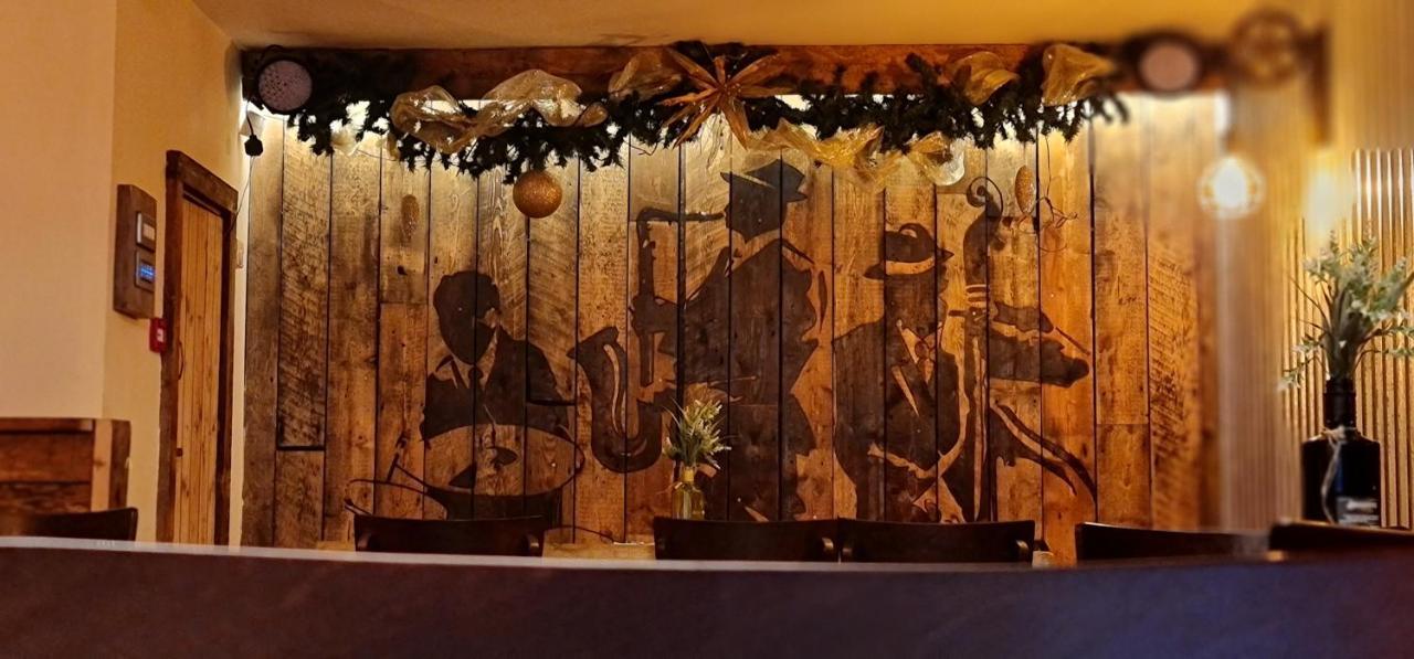 The Waterside Bar, Rooms & Restaurant Swinton  Esterno foto